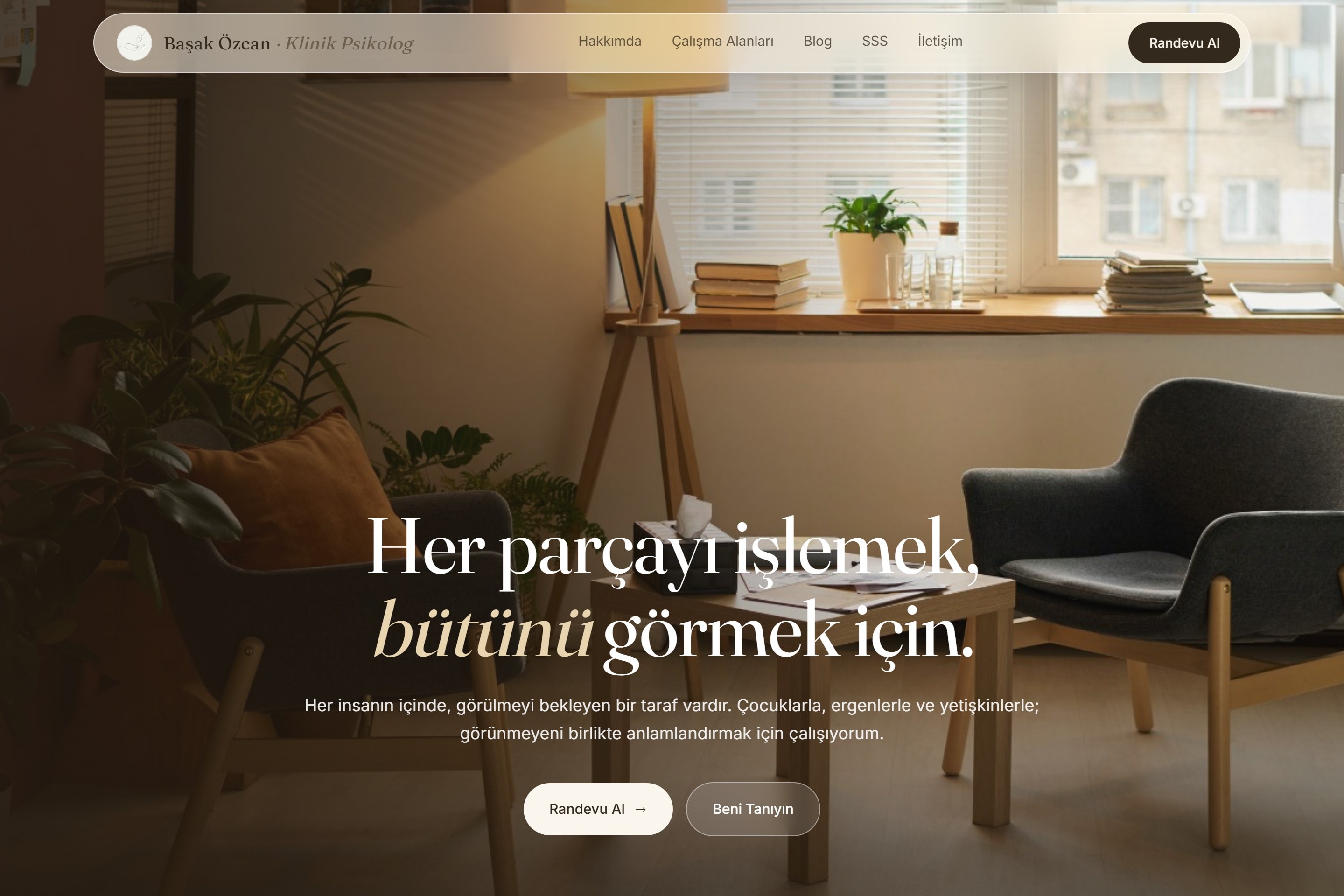 Başak Özcan web sitesinin masaüstü görünümü
